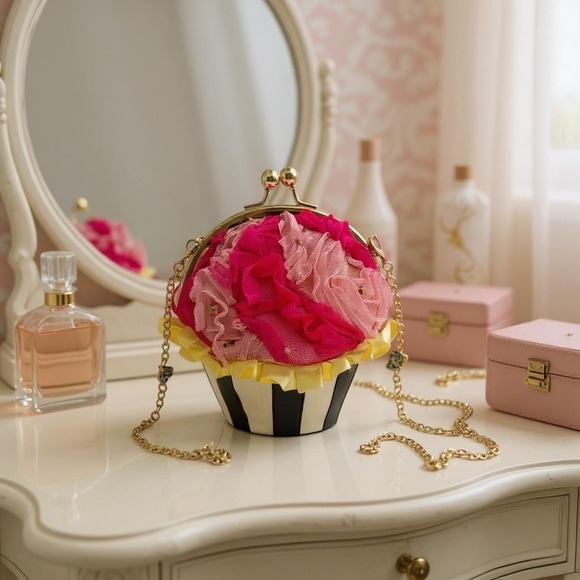 Vintage Betsey Johnson Cupcake Tule Beaded Ruffled‎ Purse in Excellent Condition - Picture 3 of 11